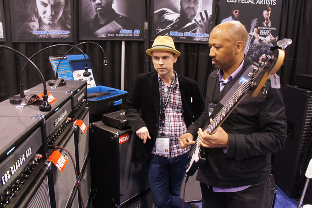 Alex Al checking out the EBS Classic 500 and the new ValveDrive DI.